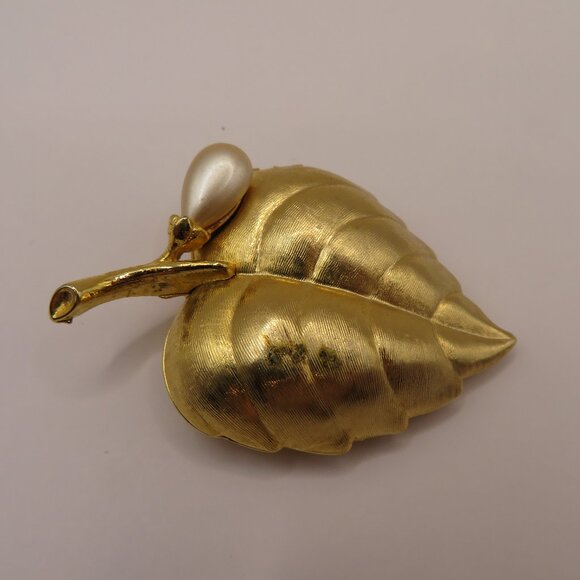 Avon Gold Tone Leaf Perfume Brooch with Faux Pearl - Picture 1 of 6